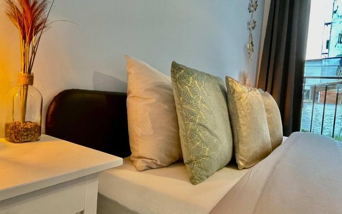 Luxury 2BR 2BA Near Fashion District by OneLuxStay