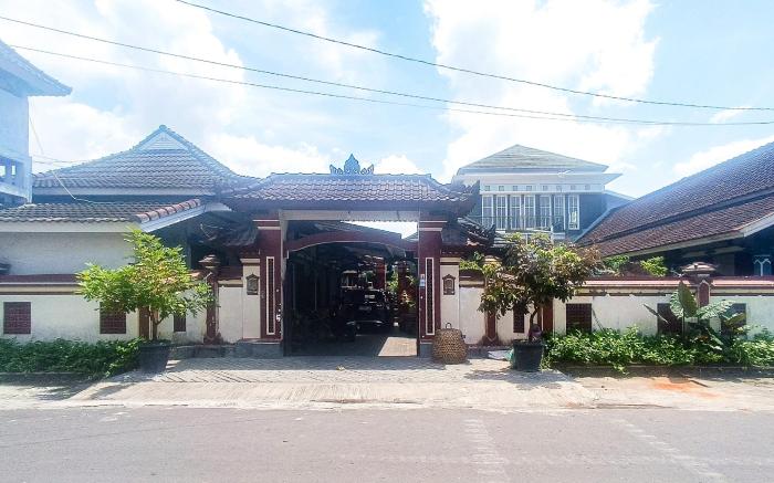 Astri Homestay Carkranegara Mataram Mitra RedDoorz