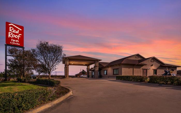 Red Roof Inn & Suites Sulphur Springs