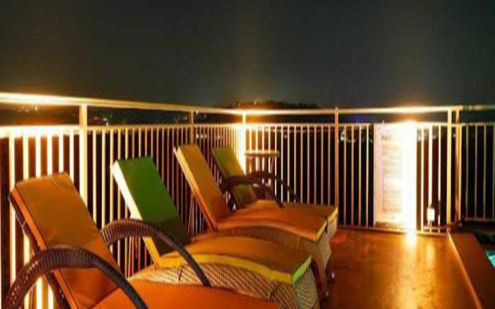 EKJAP PARADISE PALMS