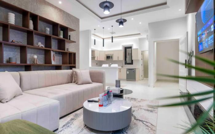 Three BR Spacious & Luxurious Flat in AlQirawan