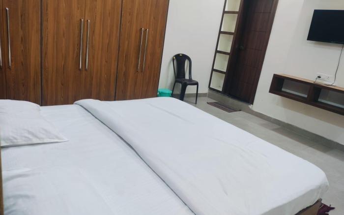 Hotel Divine Cloud By- IHCS Group Of Hotels