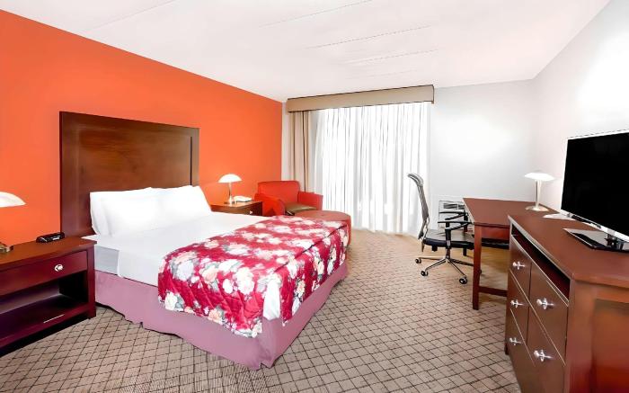 Clarion Hotel & Conference Center Lansing West