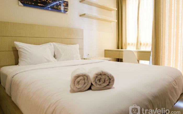 Simple Studio Apt at Elpis Residence By Travelio