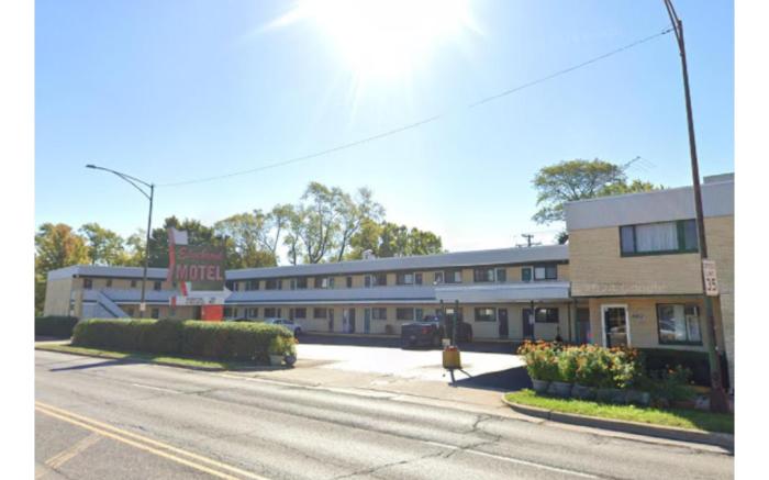 OYO Hotel Edgebrook Chicago North Shore