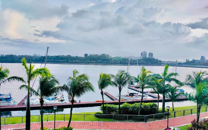 R&F Beachside Luxury Room