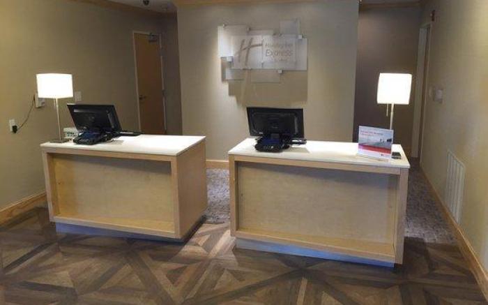 Holiday Inn Express Hotel & Suites San Antonio SE By IHG