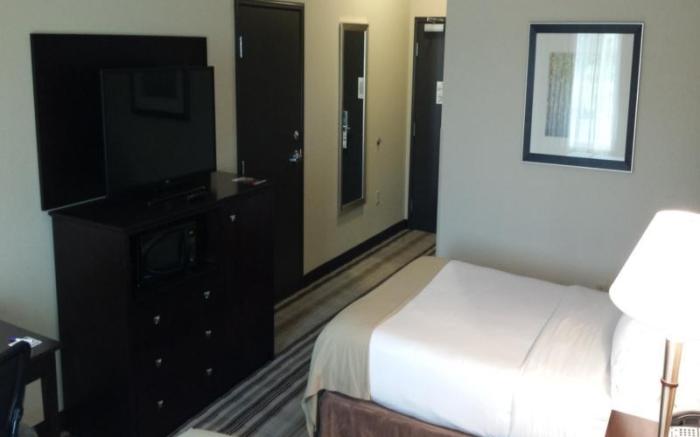 Holiday Inn Express & Suites Nevada By IHG