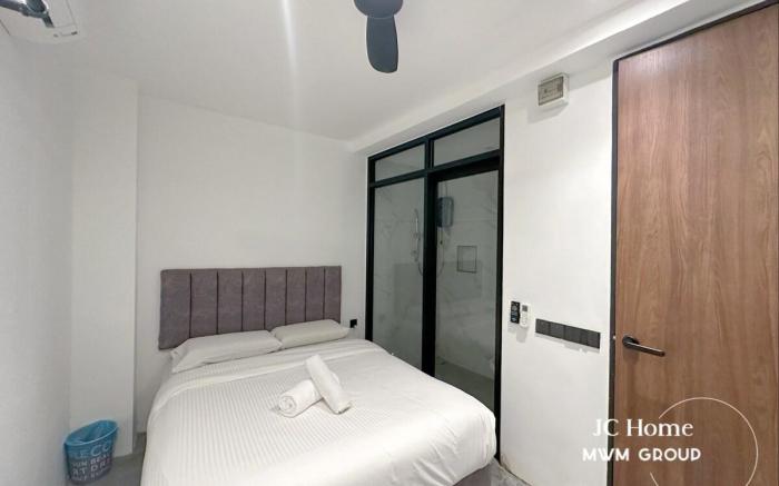 Room l 4min Walks to Pelangi Plaza 
