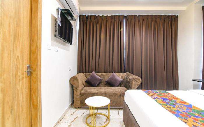 FabHotel Leela Inn - Nr. Park Circus 7 Point