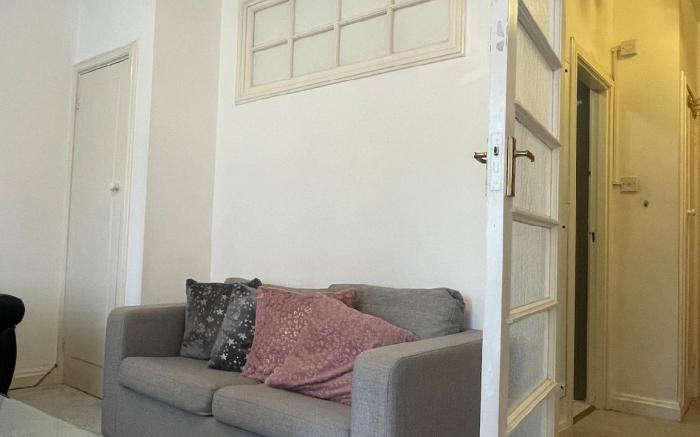 1BR for business in Westminster