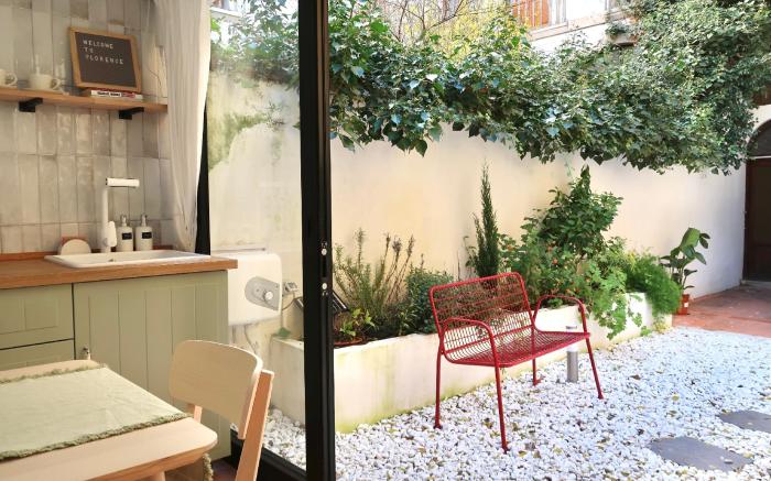 Peaceful flat with yard, Near Duomo