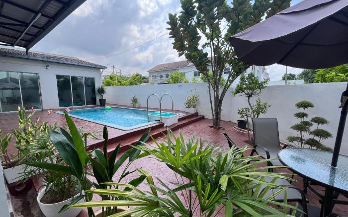 Seribu Dua Villa-Pool.BBQ. 5BR.Ctyd.Wifi.ExToll.