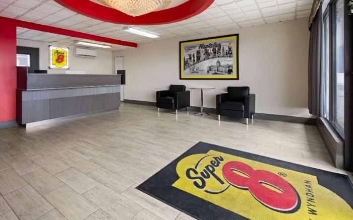 Super 8 by Wyndham Hazleton