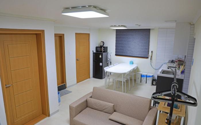 Seoul Station, 5 minutes C house