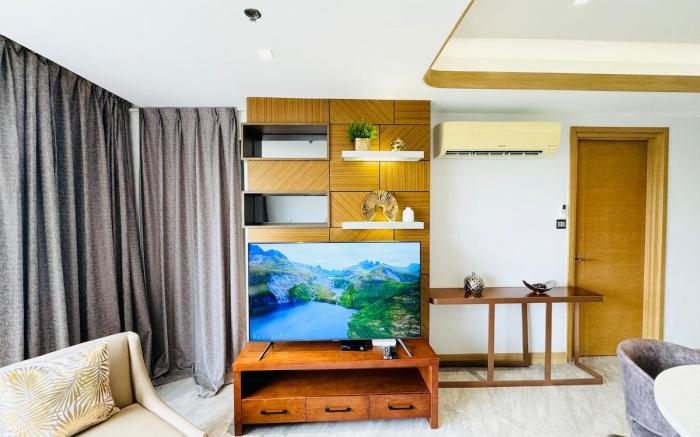 Executive Suite in Fields Ave