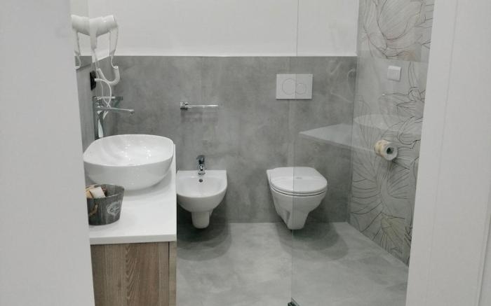 LUXURY 12 