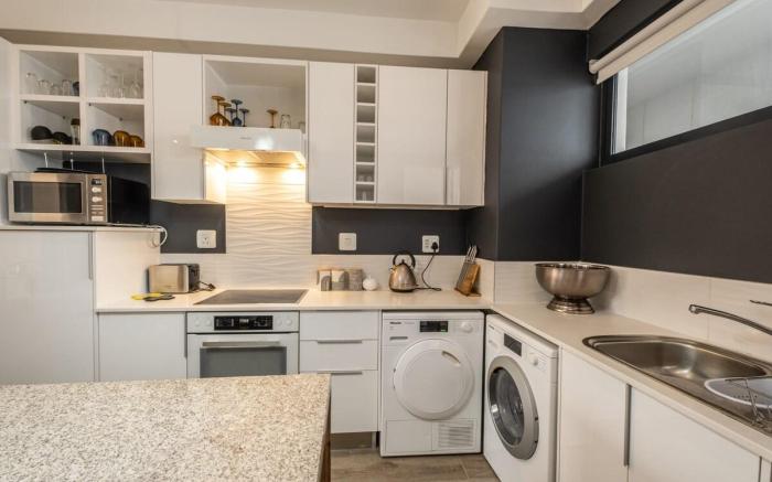 Luxury*1BR Apt: *Poolside*Near Menlyn Mall