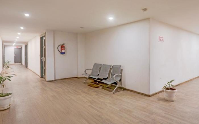 Super Townhouse Prayagraj Near Railway Station Formerly Santosh Palace