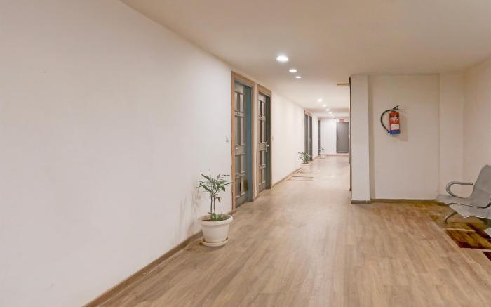 Super Townhouse Prayagraj Near Railway Station Formerly Santosh Palace