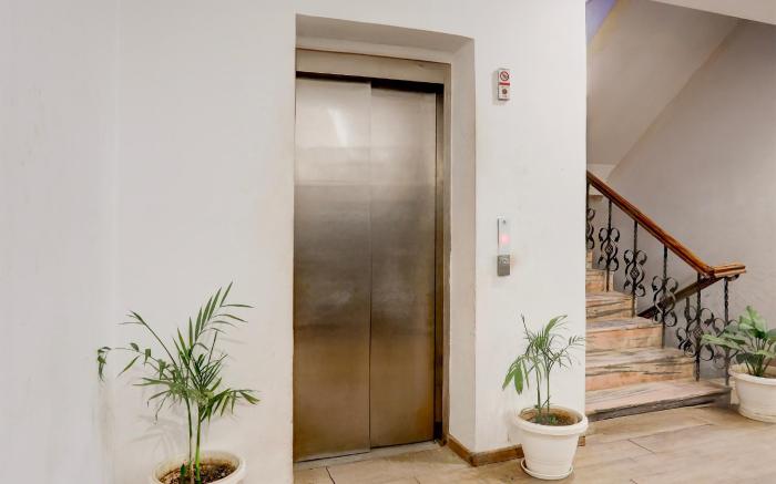 Super Townhouse Prayagraj Near Railway Station Formerly Santosh Palace