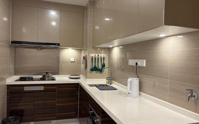 R&F Seine Region Mid Floor King Studio