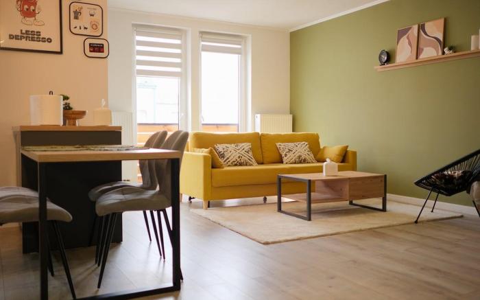 Urban quiet area w/Parking+Balcony+King bed