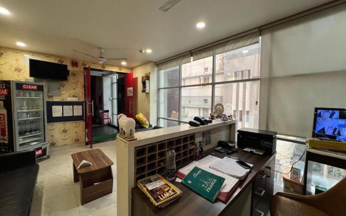 Hotel The Mall Inn by MNG Rooms