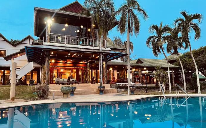 Phoenix Golf Luxury Villa