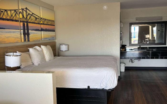 Days Inn & Suites by Wyndham Byram