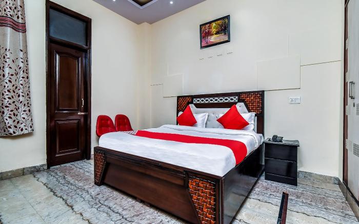 OYO 18831 Florence Residency