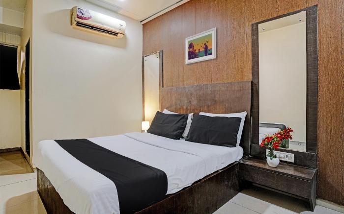 Hotel O Lotus Residency Near Anand Nagar Metro Station