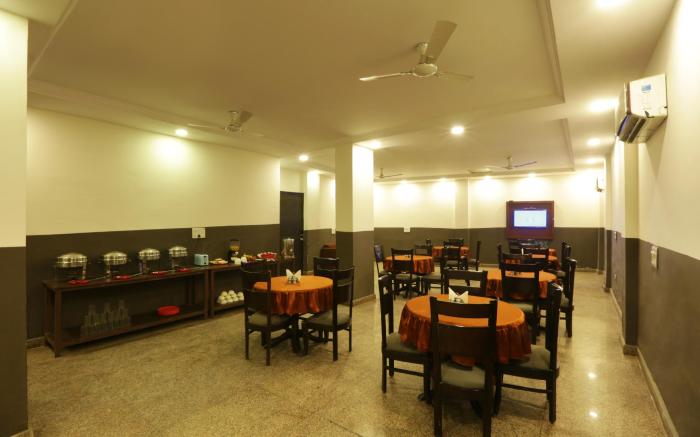 Hotel Ark Wood At Airport