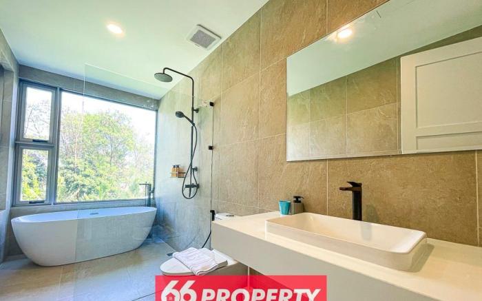 Luxury Pool Villa HUGE Garden w/ Kids Playground