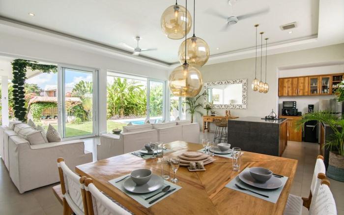 Wonderful designer villa huge garden near Samadi