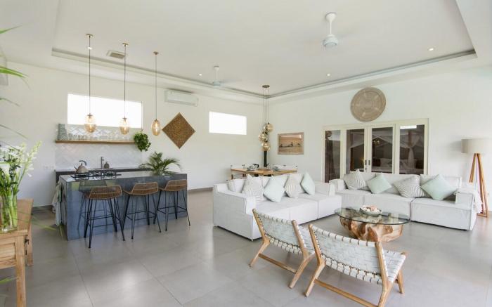 Wonderful designer villa huge garden near Samadi