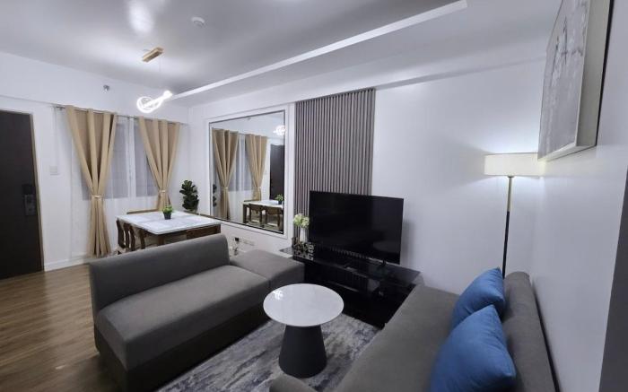 BRISTLE RIDGE COMFY WITH FREE PARKING AND BALCONY