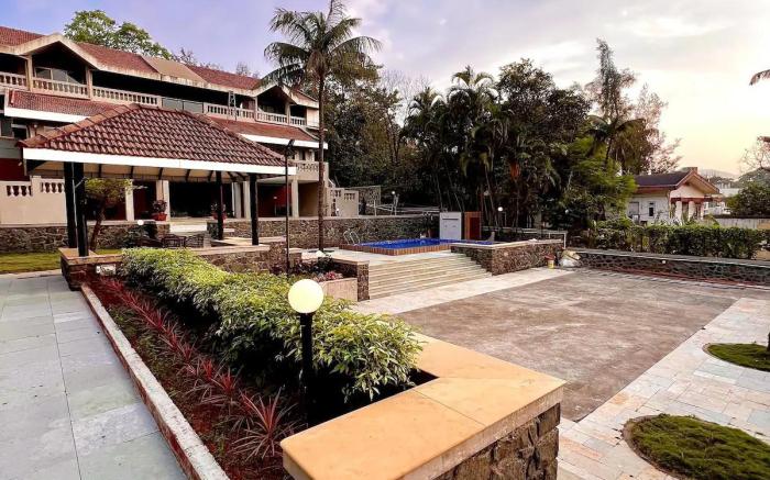 Montana Mist 3BHK with Pvt Pool By Stellar Stays