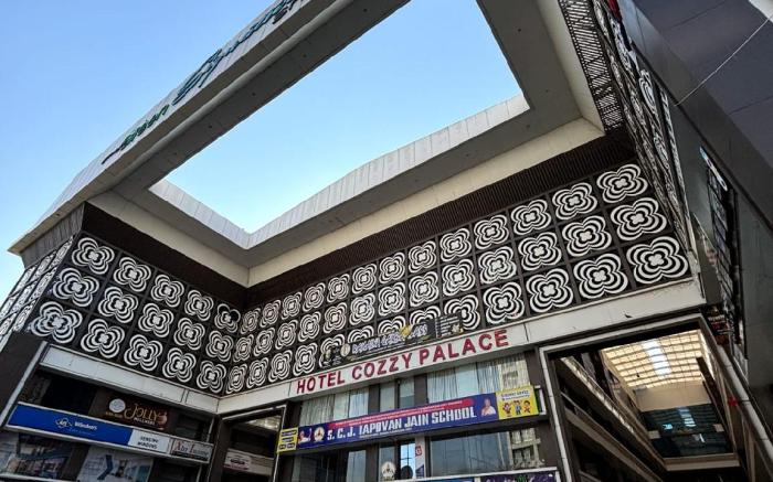 Hotel Cozzy Palace