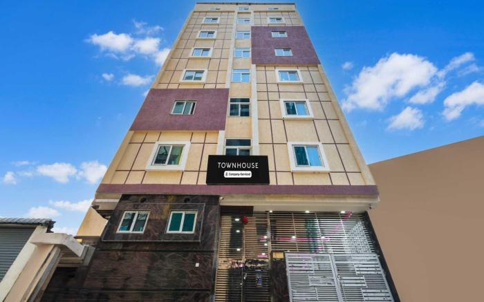 Super Townhouse Kokapet Near GAR