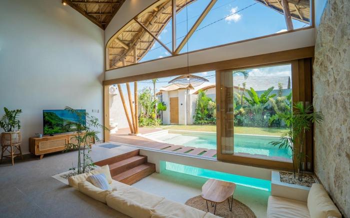 Barmeki/Tropical Bamboo - 2BR Villa in Canggu