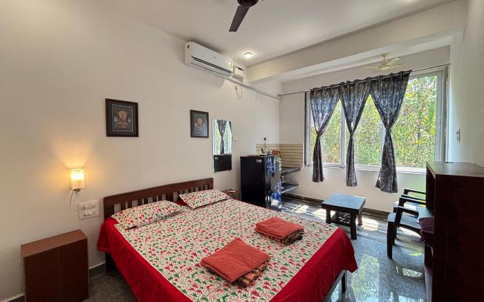 Studio  Peaceful Path R-5 by Mukund Sadan Arambol
