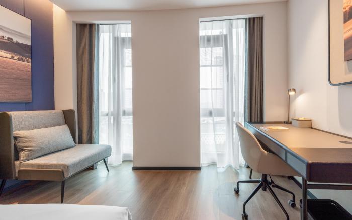 Atour Hotel Chongqing West Railway Station Longhu Yunling Tianjie