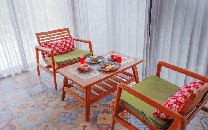 BRAND NEW! Honeymoon with Floating Breakfast