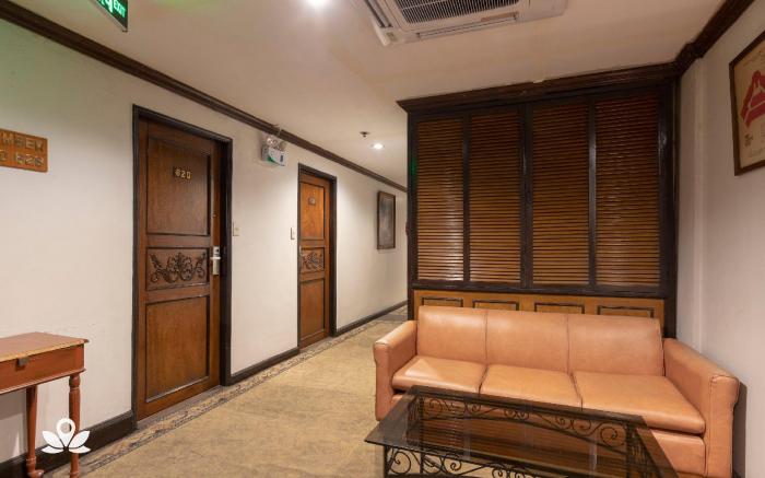 ZEN Rooms Camelot Hotel QC