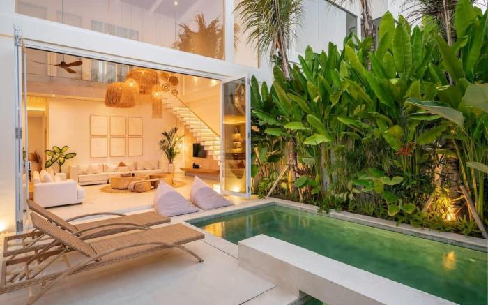 Luxury Twin Villas – 6BR, 2 Pools Walk to La Brisa