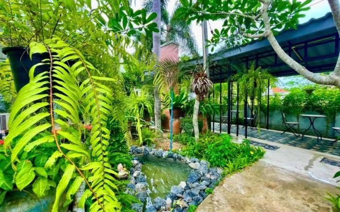 Rosie Garden  & Home