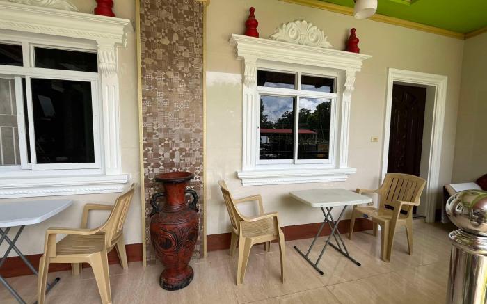 LOBOC Airbnb Traveller's Inn
