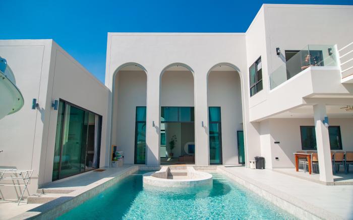 The Woofington Pet Friendly Pool Villa 
