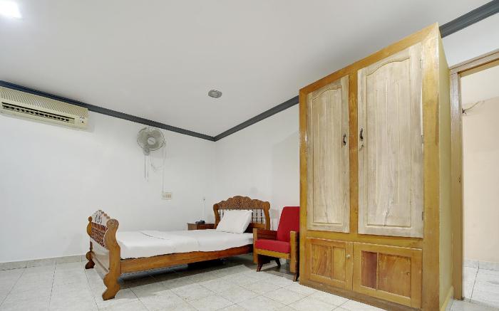 Super Hotel O Pathanamthitta Near Mahatma Gandhi Statue